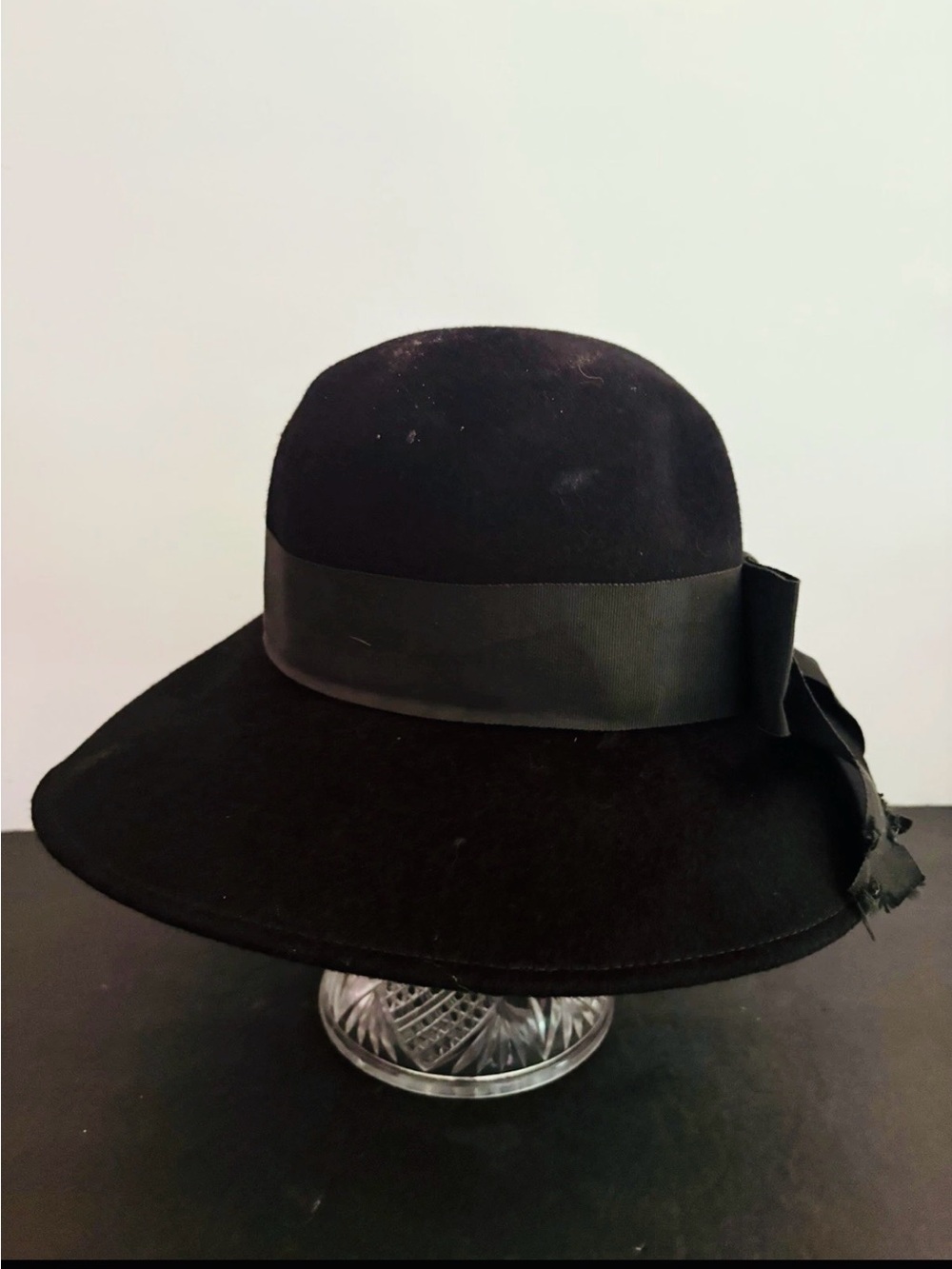 Vintage Ladies Black Felt Wide Rim Hat Grosgrain Ribbon Bow MCM Classic